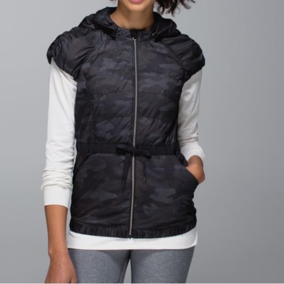 Lululemon Spring Fling Fluffy Camo Vest Lotus Camo Black, Size 10 - Picture 1 of 16